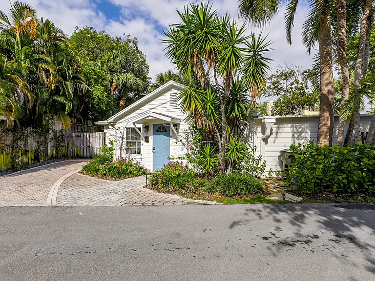 6 Fisher Ln — Photo 2