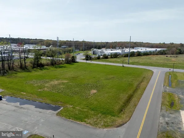 Woods Rd, Cambridge, MD 21613