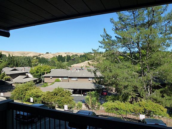 3rd image of 2091 Ascot Dr Unit 129