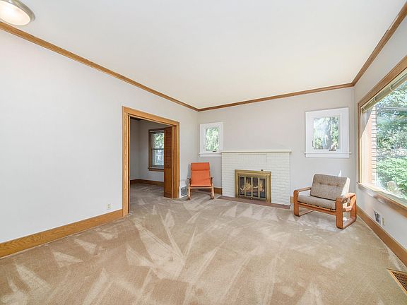 3rd image of 2202 Oakland Dr