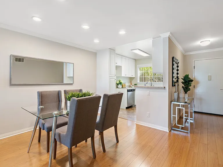 5500 Owensmouth Ave #331 — Photo 11