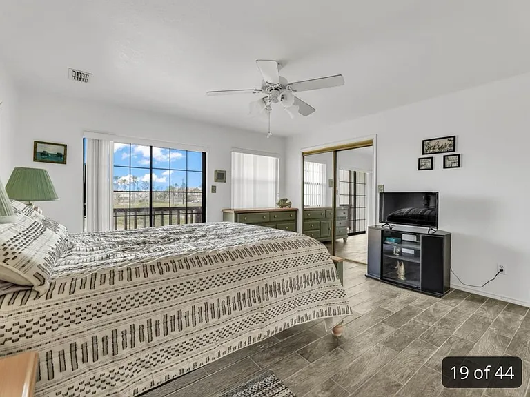 104 W Capricorn Dr #B — Photo 5