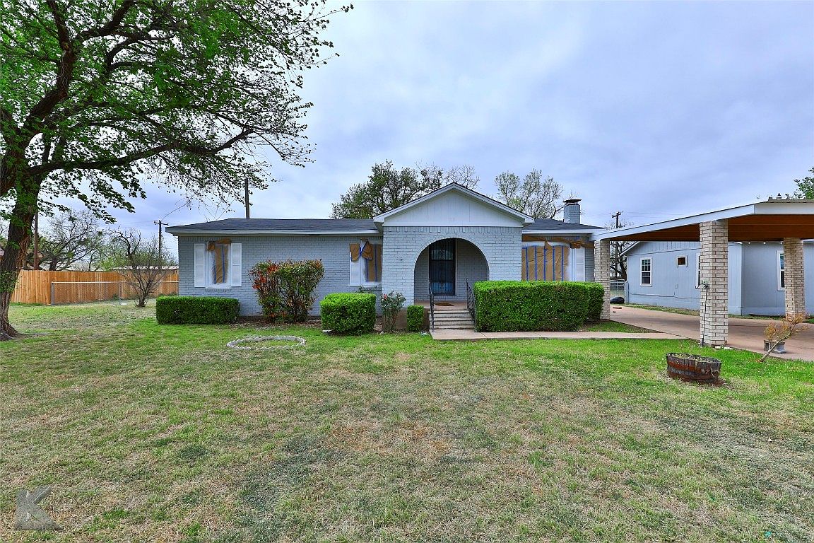 218 South St, Tye, TX 79563 MLS 20431745 Zillow