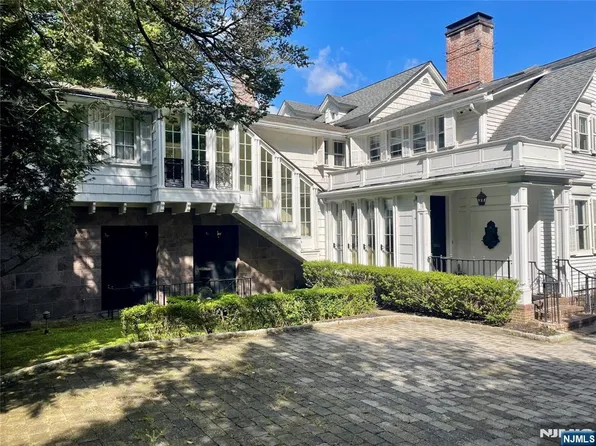 9 E Saddle River Rd, Saddle River, NJ 07458