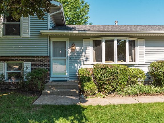 3rd image of 5642 Newhaven Dr