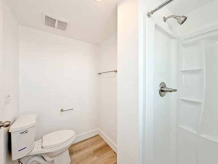 TL 1361 W 35th St — Photo 16