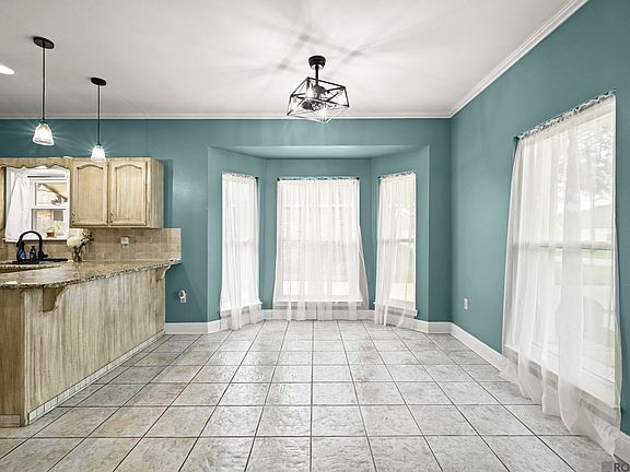 4th image of 18567 White Oak Dr