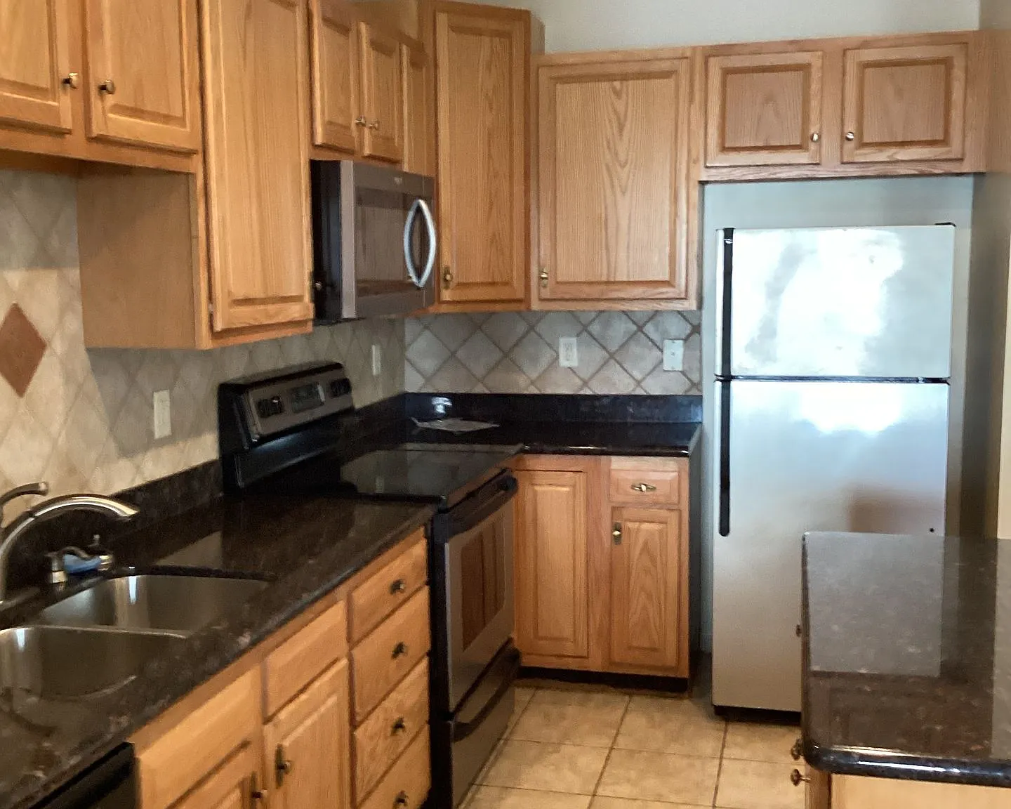 3 bed, 2.5 bath, 1700 sqft, $1,700 — Photo 4