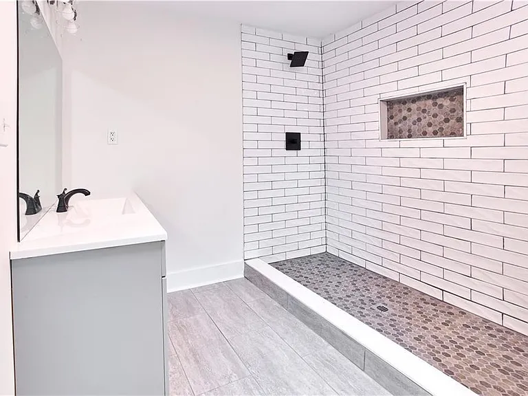 184 Scott St NW — Photo 17