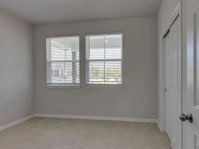 240 La Escalera Dr — Photo 25
