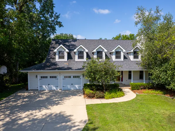 12N136 Berner Dr, Elgin, IL 60120