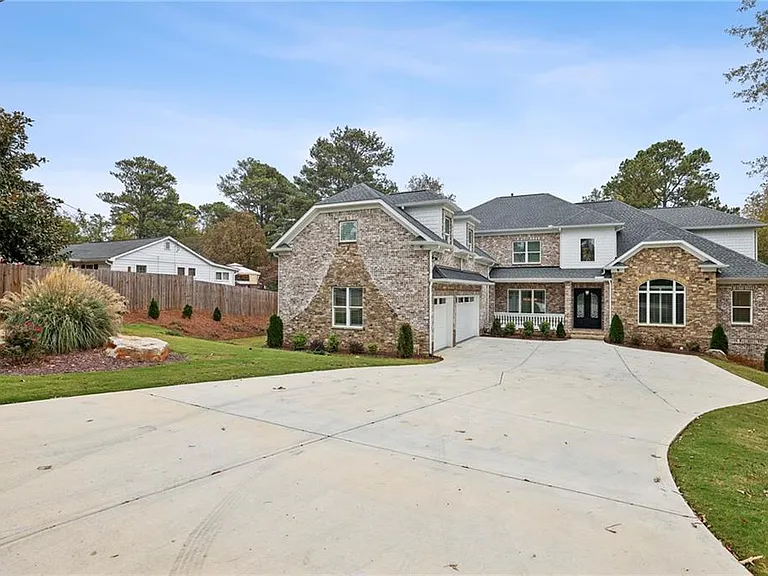 3750 Robinson Rd NE — Photo 57