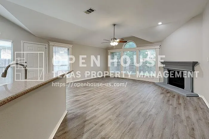 8705 Sunset Trace Dr — Photo 3