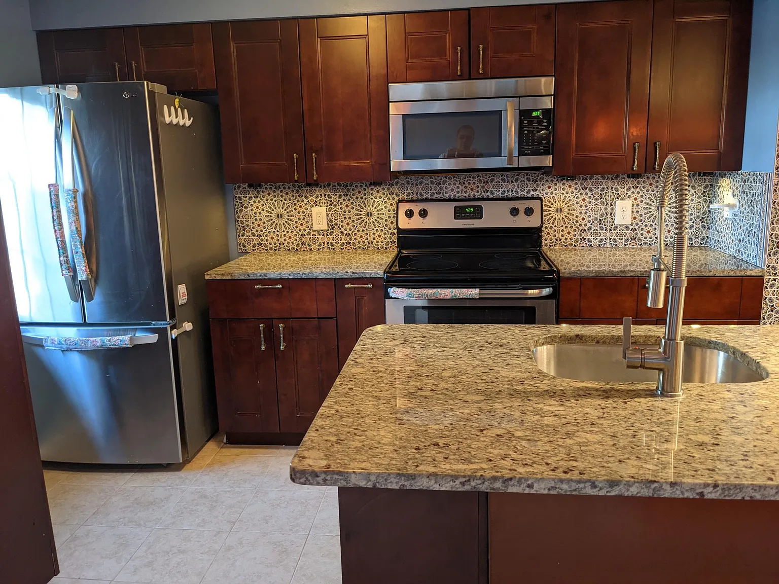 3 bed, 1400 sqft, $3,100 — Photo 2