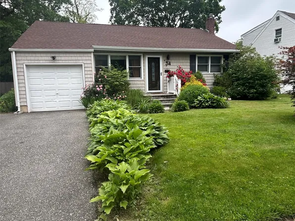 34 Woodhull Rd, Huntington, NY 11743