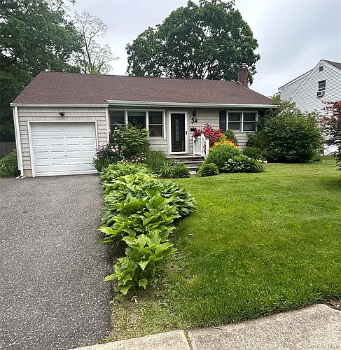34 Woodhull Rd Photo 1