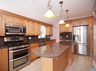 44 March Ct, Selden, NY 11784