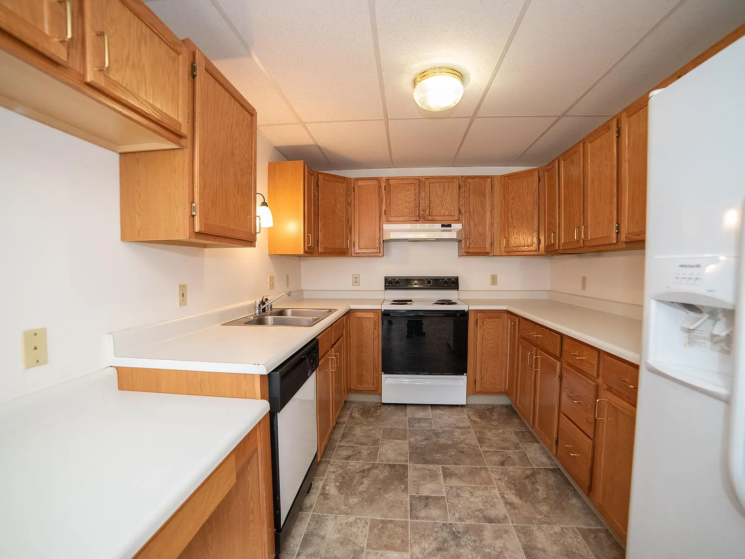 1609 Sand Ct — Photo 2