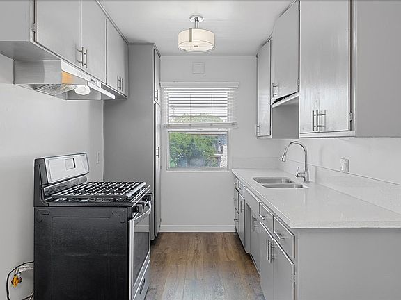 3rd image of 1857 Pine Ave APT 2