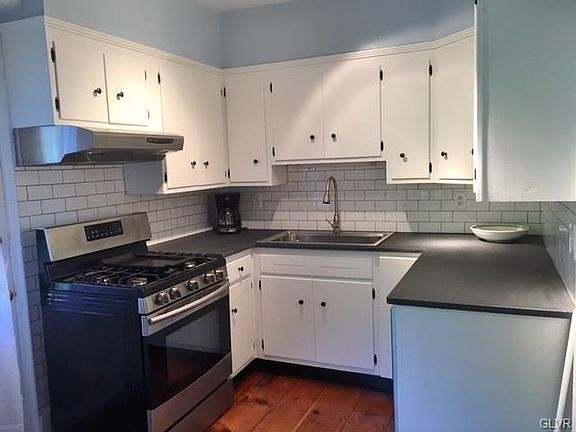 Gas cooking and modern kitchen