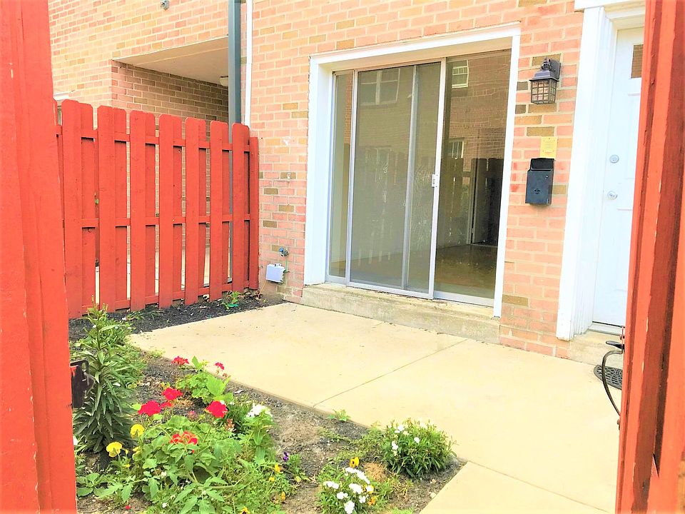 Spacious Private Yard