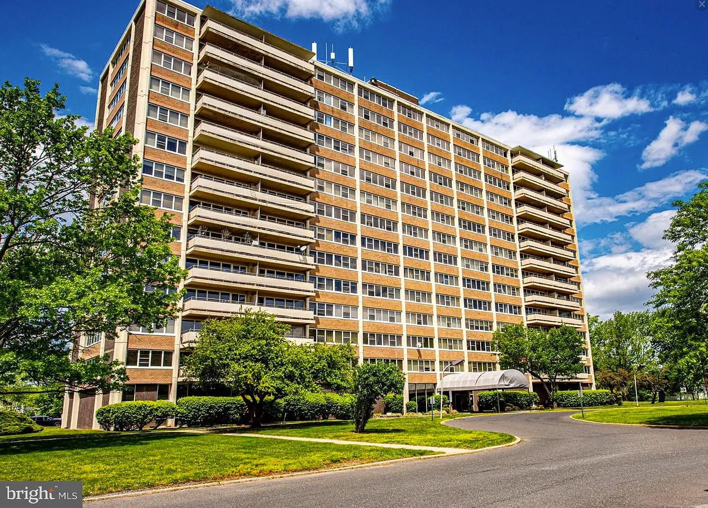Barclay Towers — Photo 1