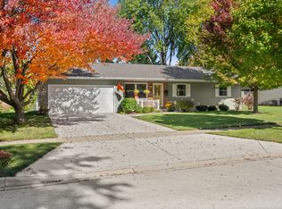 1711 Brookhill Ln, Sycamore, IL 60178