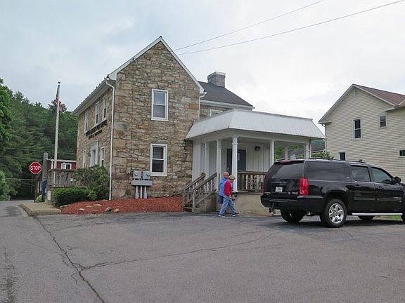 2nd image of 211 Cherry St