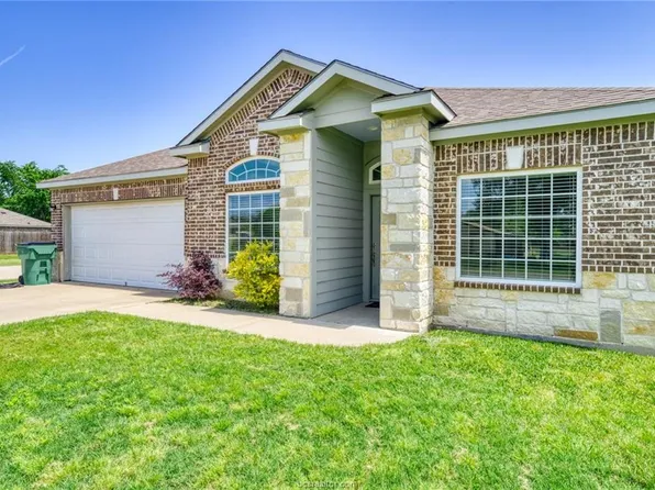 1104 Jennifer St, Madisonville, TX 77864