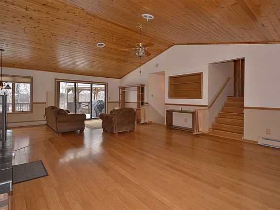 4th image of 13 White Birch Dr