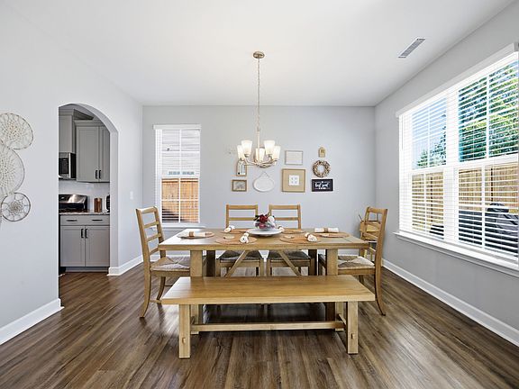 3rd image of 450 Hawksbill Dr
