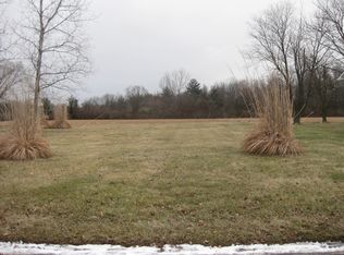 21 Courtesy Ln, Alton, IL 62002