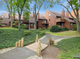 510 Teal Plz, Secaucus, NJ 07094