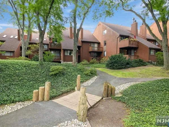 510 Teal Plz, Secaucus, NJ 07094