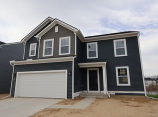391 Edge Brook Dr W, Holly, MI 48442