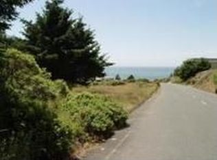 76 Lower Pacific Dr, Whitethorn, CA 95589