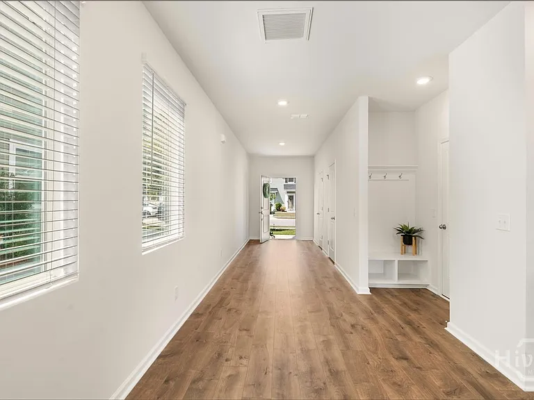149 Benelli Dr — Photo 2