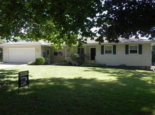 1410 Hillcrest Dr, Waverly, IA 50677