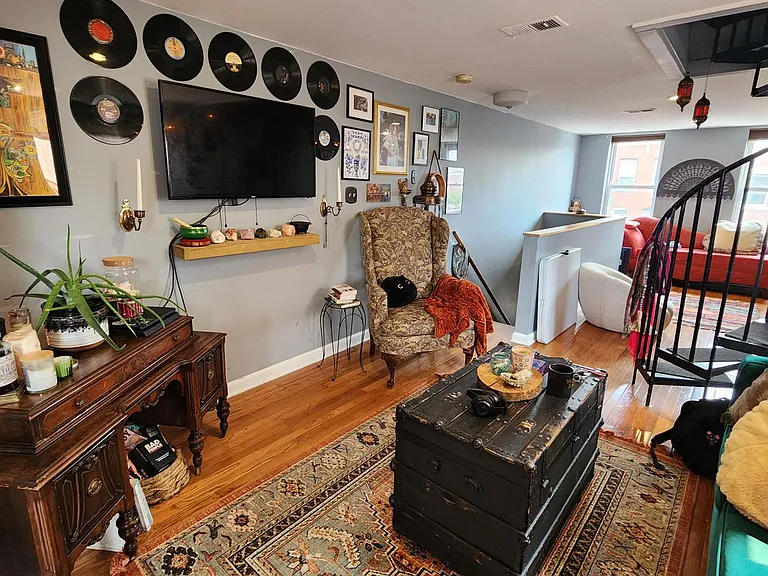 8 W Randall St #2 — Photo 3