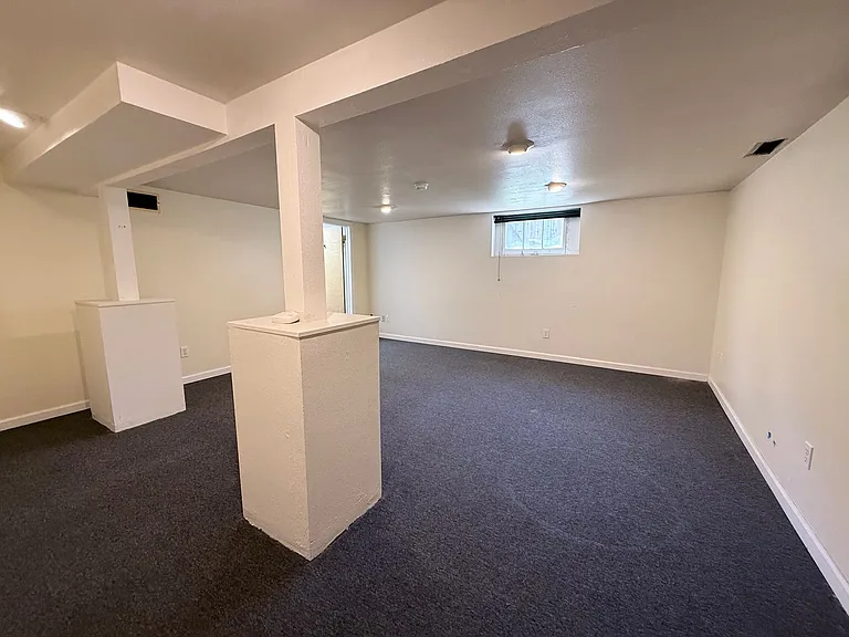 4412 N Maryland Ave — Photo 22