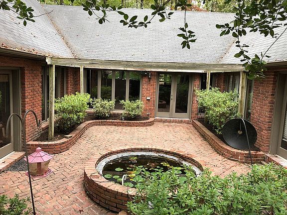 4th image of 2390 Windy Oaks Dr