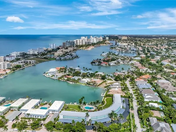 383 Harbour DR #304, NAPLES, FL 34103