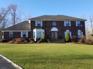 4 Viking Ct, Randolph, NJ 07869