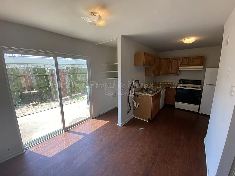 110 Hughey Ct — Photo 7