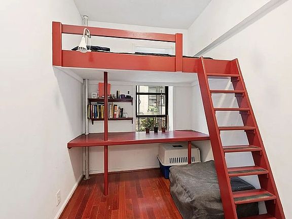 2nd image of 154 S 3rd St APT 3