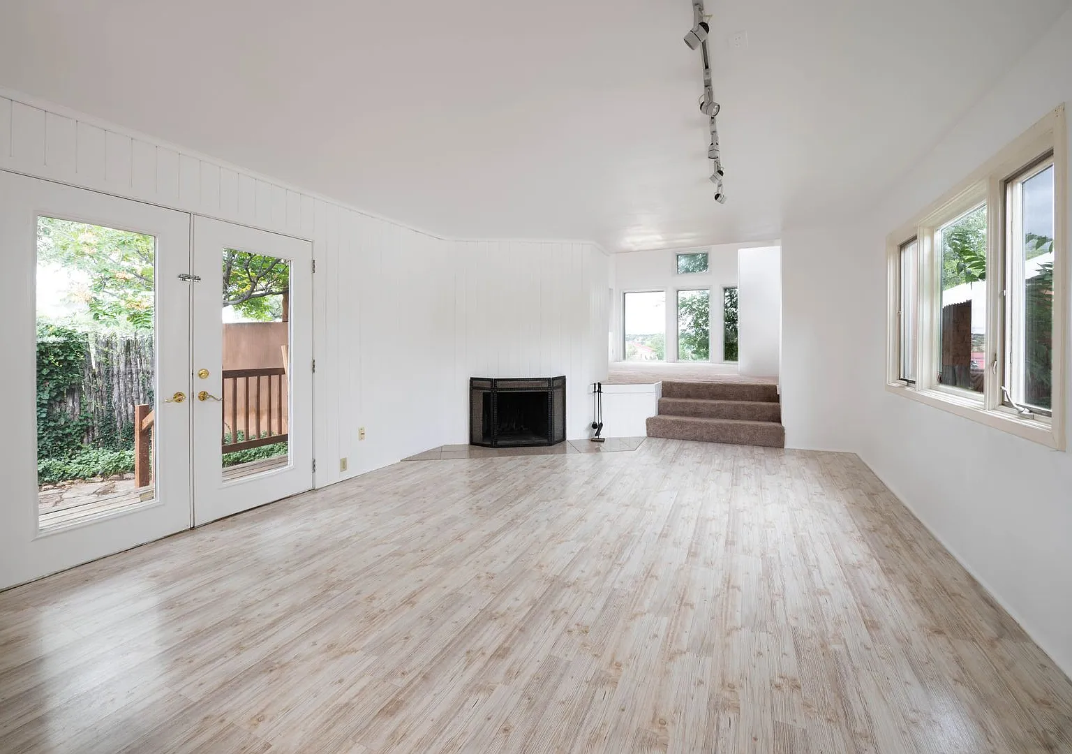 Sunlit One-Bedroom Gem — Photo 2