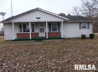 2840 N State Rd, Flora, IL 62839