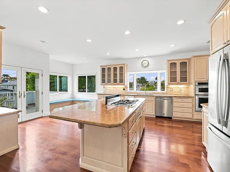 1220 Ocean Dr — Photo 13