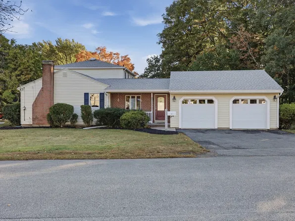 8 Selwyn Rd, Peabody, MA 01960