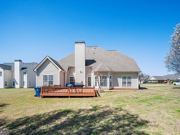 4th image of 303 Cameron Rd